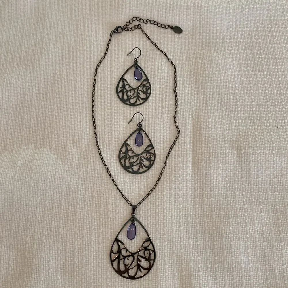 Cookie Lee Adjustable Laser Cut Teardrop Necklace and Earrings Set